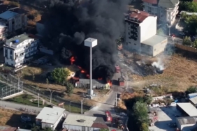 Hurda deposundaki yangın plastik kalıp atölyesini de sardı