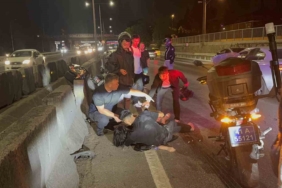 Kasksız kaza yaptılar: Yaralı sürücü, baygın kız arkadaşının başından ayrılmadı