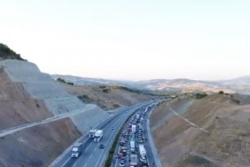 Otoyolda tır ile akaryakıt tankeri çarpıştı: 1 yaralı