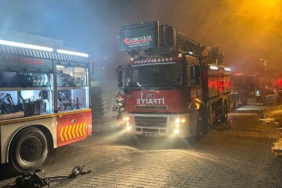 Ayvalık’ta zeytinyağı paketleme bölümündeki yangın söndürüldü