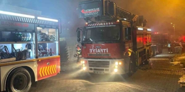 Ayvalık’ta zeytinyağı paketleme bölümündeki yangın söndürüldü