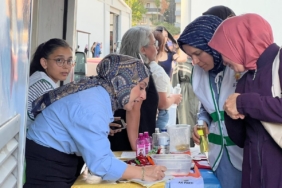 AK Parti üyelik standına büyük ilgi