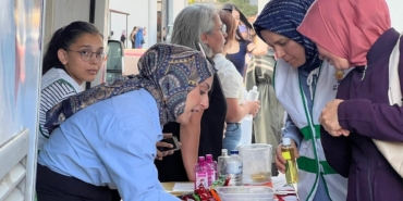 AK Parti üyelik standına büyük ilgi