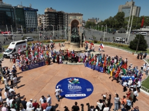 Büyükçekmece 26. Uluslararası Kültür ve Sanat Festivali’nin çelenk töreni Taksim’de yapıldı