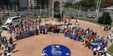 Büyükçekmece 26. Uluslararası Kültür ve Sanat Festivali’nin çelenk töreni Taksim’de yapıldı