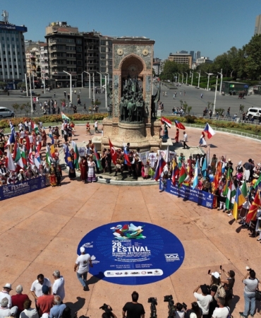 Büyükçekmece 26. Uluslararası Kültür ve Sanat Festivali’nin çelenk töreni Taksim’de yapıldı