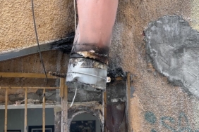 Beyoğlu’nda yangın paniği: Alevlerin yükseldiği anlar kamerada