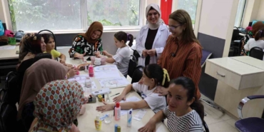 Başkan Vekili Abiş, anne-çocuk atölyelerinde miniklerin yetenekleri takip etti