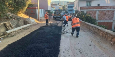 Körfez’de 2 mahalleye 210 ton sıcak asfalt