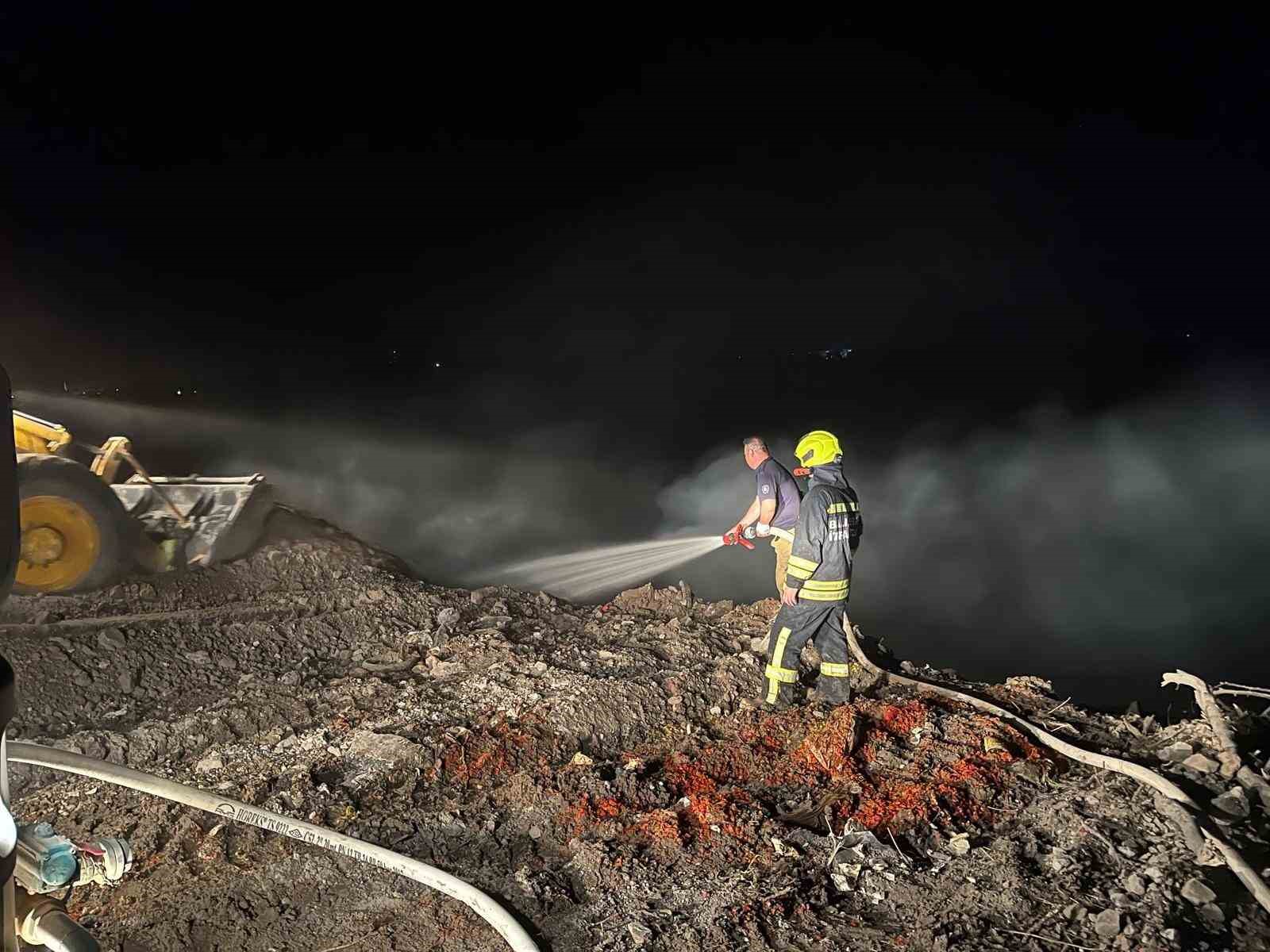 İvrindi’de çöplük yangını korkuttu