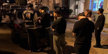 Üsküdar’da düğün konvoyu yaparak yolu kapatan sürücülere para cezası