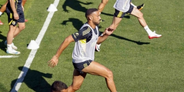 Fenerbahçe, yeni sezon hazırlıklarını akşam idmanıyla sürdürdü