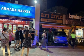 Gazla freni karıştıran sürücü aracıyla pastaneye daldı