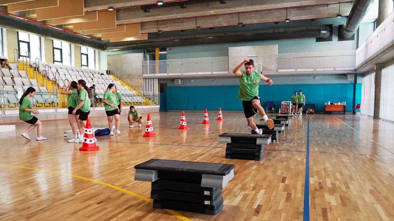 Küçükçekmece Belediyesi’nden özel yetenek sınavlarına hazırlanan gençler için hazırlık kursları