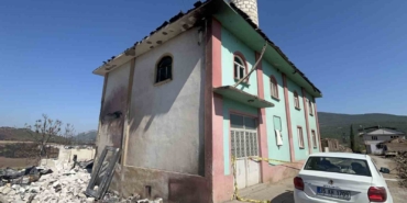 Köy kül oldu, caminin içi sağlam kaldı