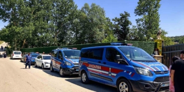 Evinde silahla vurulmuş halde bulundu