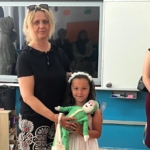 Derste ürettiklerini anaokulu öğrencilerine hediye ettiler