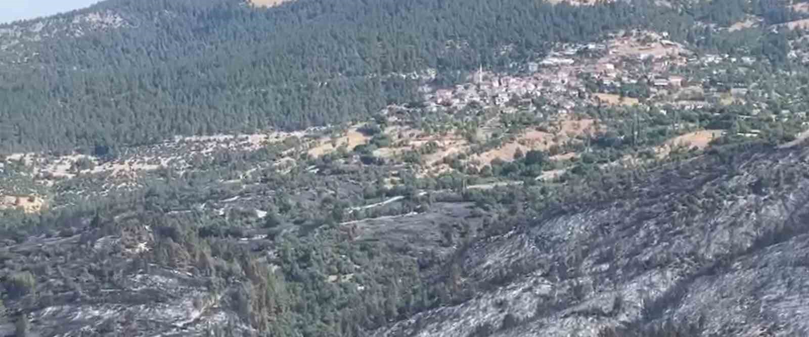 Dursunbey yangınında soğutma çalışmaları başladı