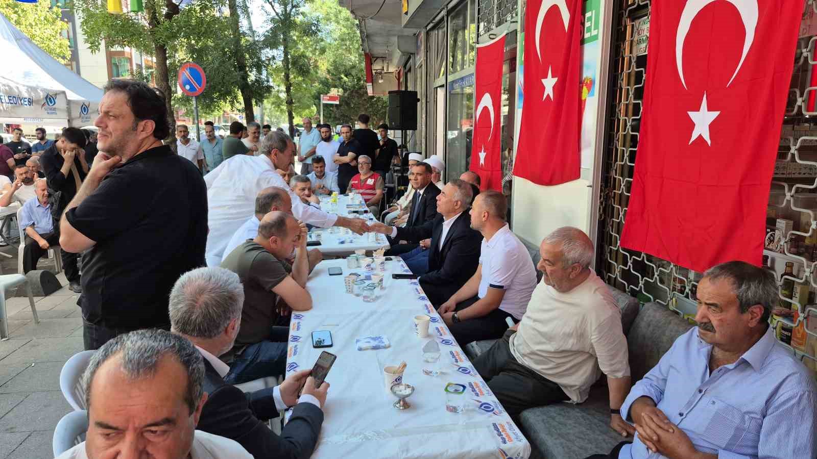 Şehit Piyade Sözleşmeli Er Ahmet Gültekin’in acılı babası taziyeleri kabul etti