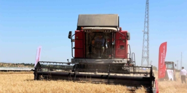 Kırklareli Valisi Turan, buğday hasadına katıldı