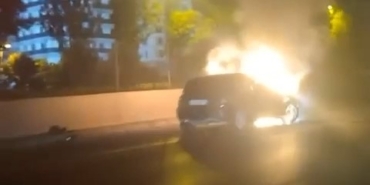 Bursa’da bir otomobil alev alev yandı