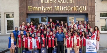 Bilecik’e gelen gönülle gençler İl Emniyet Müdürü Yılmaz’ı ziyaret etti