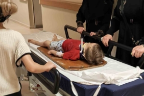 İnegöl’de balkondan düşen 3 yaşındaki çocuk ağır yaralandı