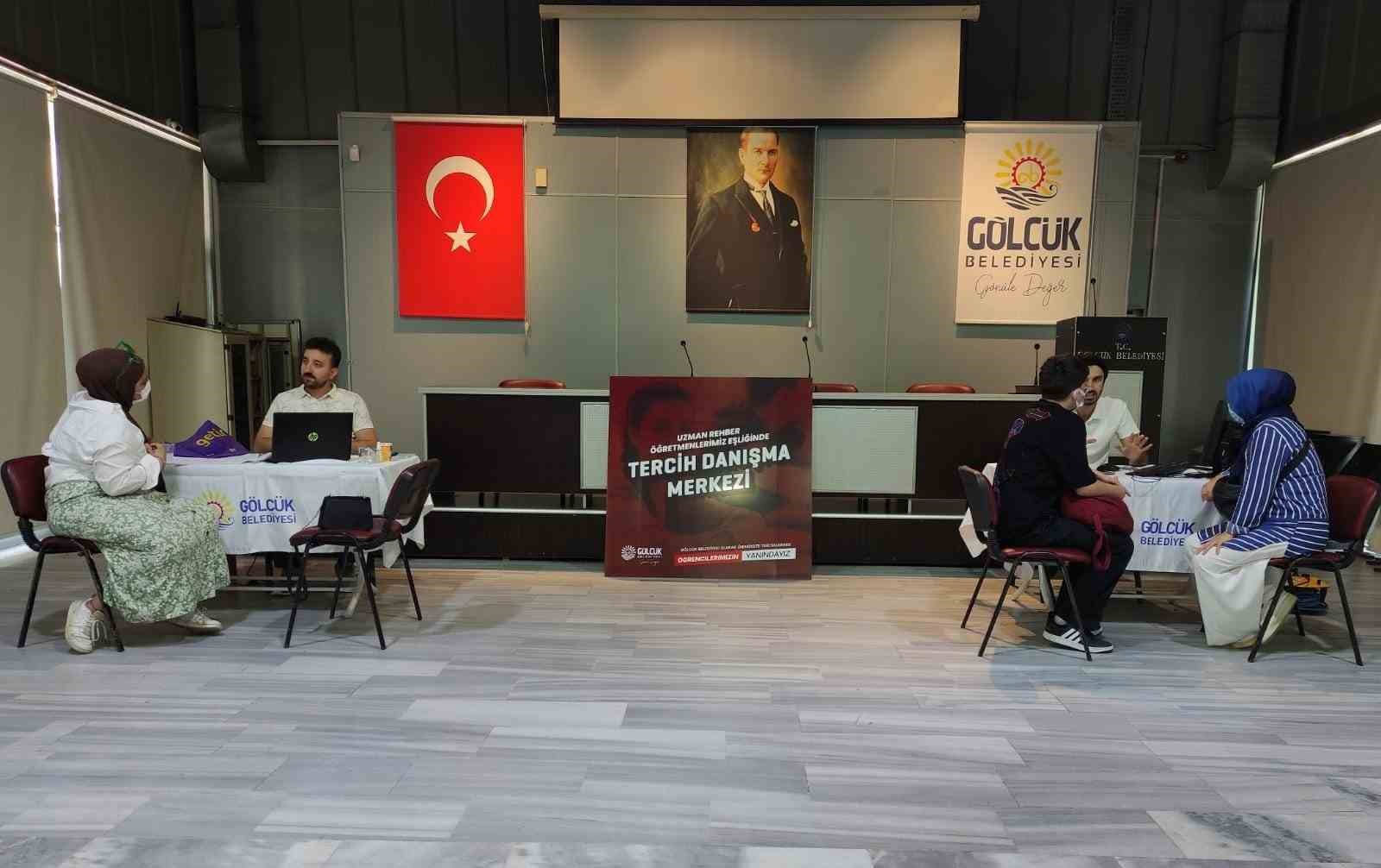 Gölcük’te üniversite adaylarına ücretsiz danışmanlık hizmeti
