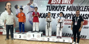 Körfezli minik karateciler Türkiye şampiyonasında altın ve bronz madalya aldı