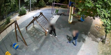 Yalova’da parktaki kameraları kıran şüpheliler kamerada