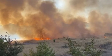 Beylikdüzü’nde otluk alanda yangın
