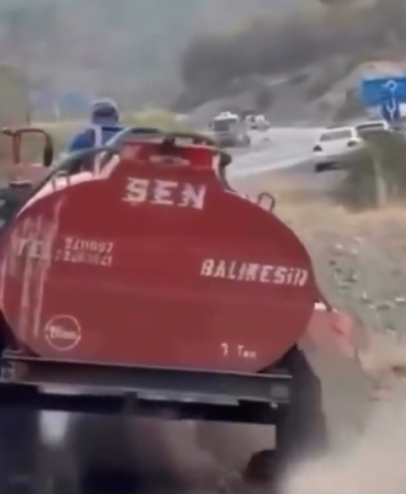 Dayanışmanın en güzel görüntüleri...Yangına jant üzerinde gitti