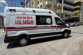 Otomobil ile motorlu bisiklet çarpıştı, 1 yaralı