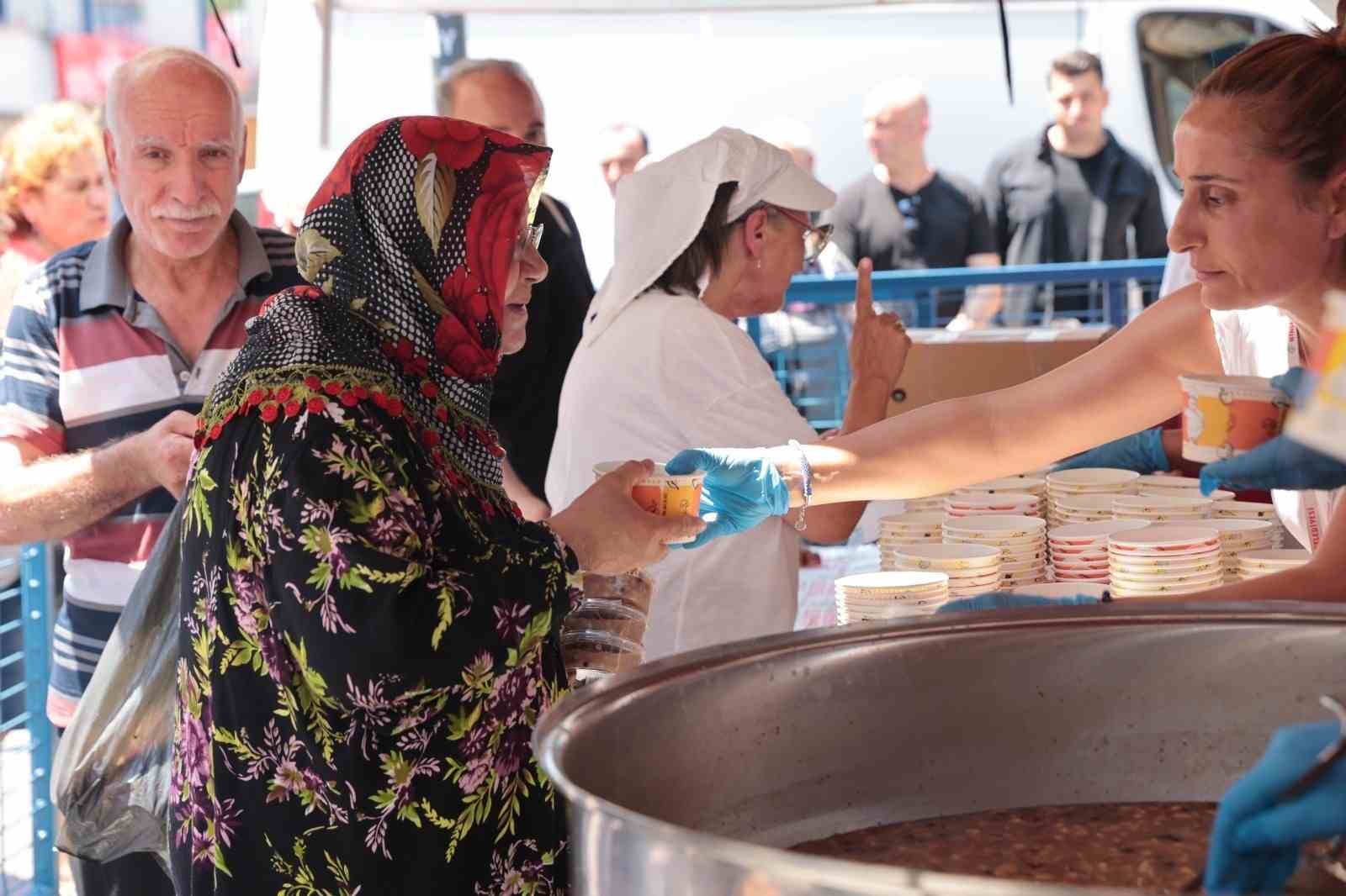 Ataşehir’de 12 farklı noktada aşure dağıtılacak