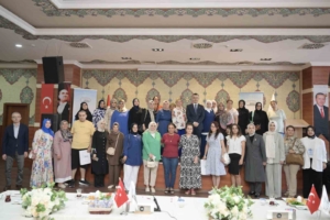 Esenyurt Belediye Başkan Vekili Can Aksoy özel gereksinimli bireylerin anneleriyle kahvaltıda buluştu