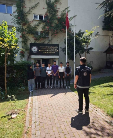 Bursa’da göçmen kaçakçılığı operasyonu: 7 yabancı uyruklu şahıs ve organizatör yakalandı