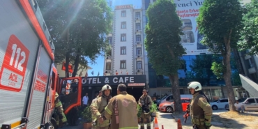 Fatih’te otelin yemekhanesinde çıkan yangın paniğe yol açtı