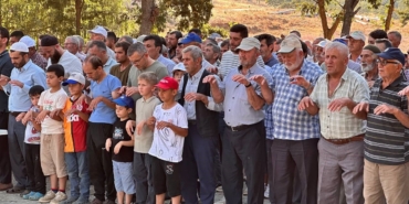 Eller yağmur ve orman yangınları için semaya açıldı