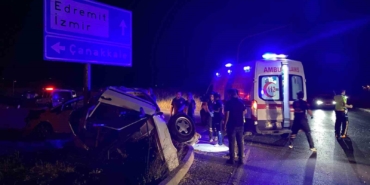 Çanakkale’de iki otomobil çarpıştı: 1’i ağır 3 yaralı
