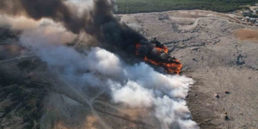 Silivri’de katı atık tesisindeki yangın havadan görüntülendi