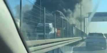 Bakırköy’de metrobüsün alevlere teslim olduğu anlar kamerada