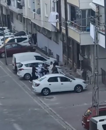 Küfür tartışmasında ortalık karıştı: Tekme tokat birbirine girdiler