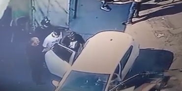 Esenyurt’ta bir çocuğun önünü keserek, gasp eden ve kafeden laptop çalan iki çocuk yakalandı