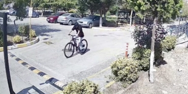 Bisiklet hırsızı kameraya yakalandı