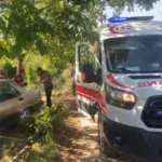 Kontrolden çıkan Tofaş ağaca çarptı: Karı-koca yaralandı