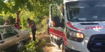 Kontrolden çıkan Tofaş ağaca çarptı: Karı-koca yaralandı