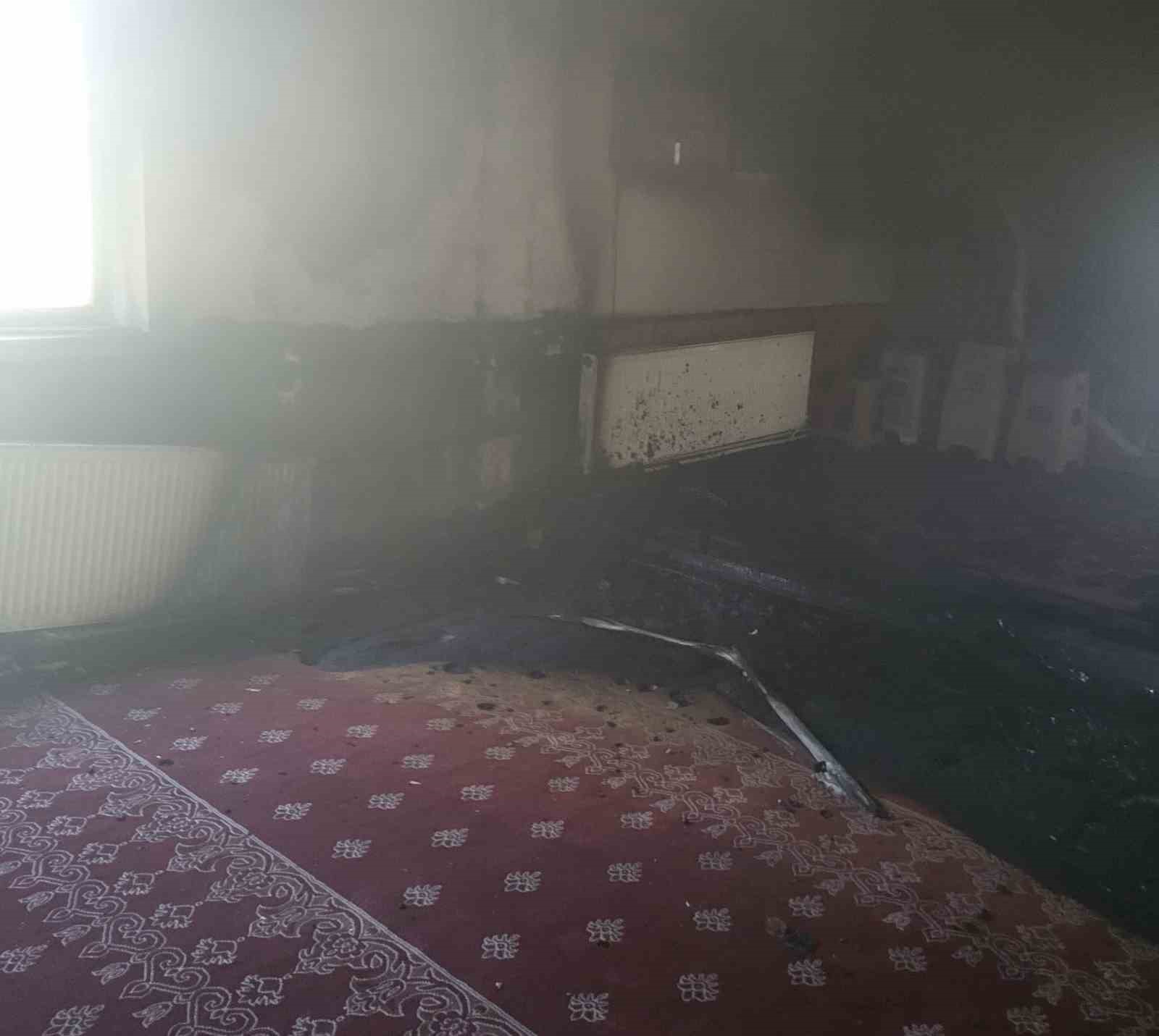 Manyas’ta cami yangını ekipler tarafından söndürüldü