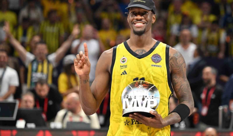 Phoenix Suns, Nigel Hayes-Davis’i kadrosuna kattı