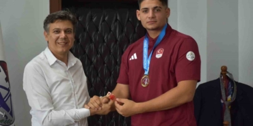 Şampiyon sporculardan Söğüt Belediyesi’ne ziyaret