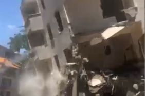 Esenyurt’ta yıkımı yapılan bina bir anda çöktü